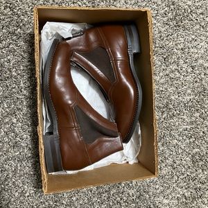 Dehner’s brown boots, size 8